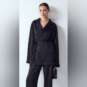 BELTED TEXTURED KIMONO